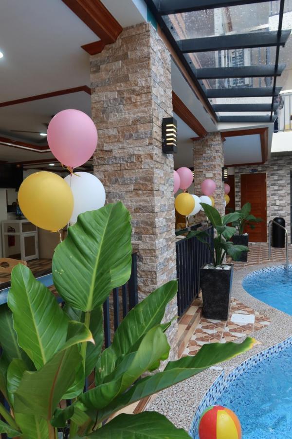 The Legacy Hotel Tayabas Esterno foto